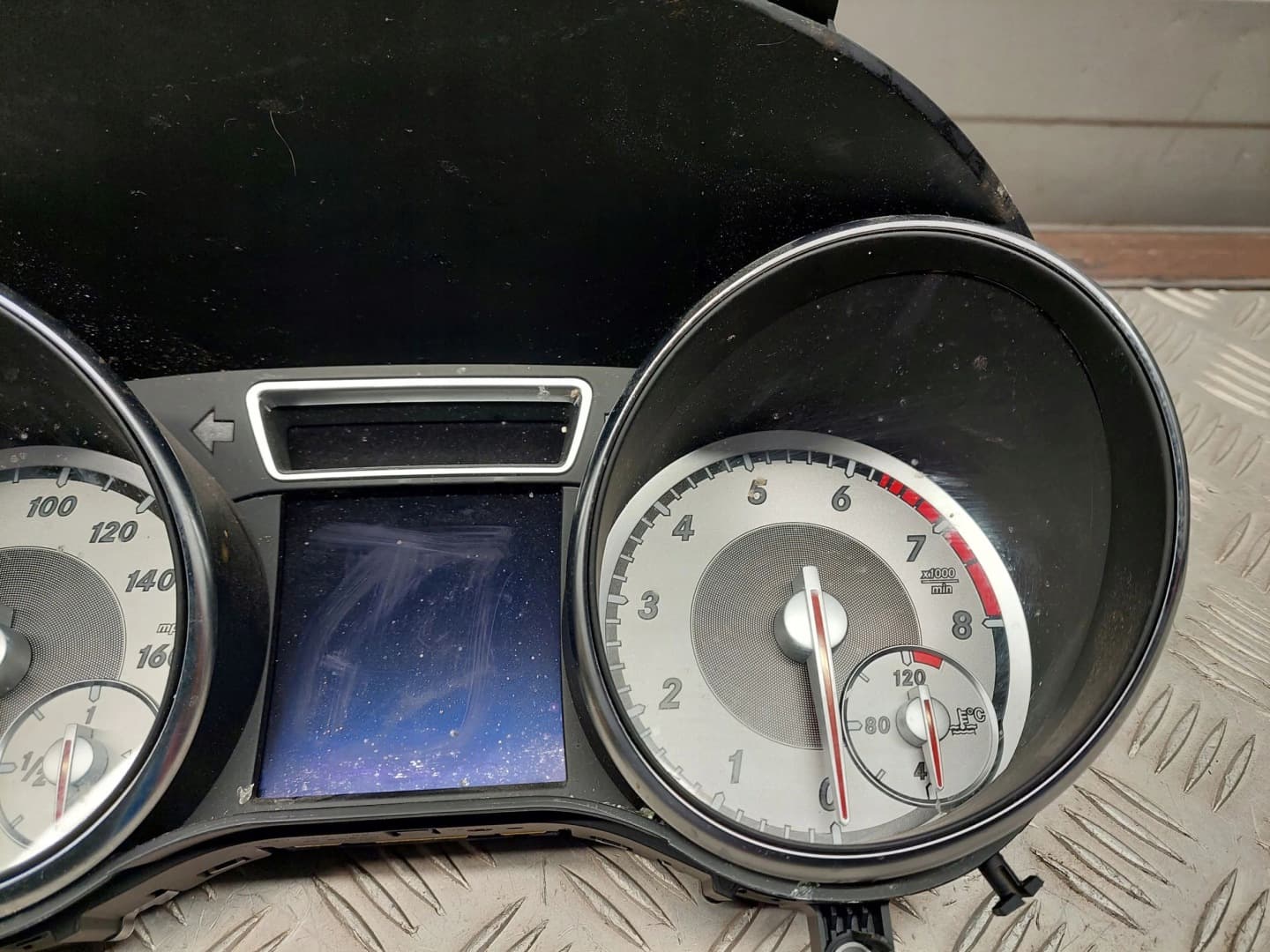 Mercedes-Benz GLA W156 A1569004001 Screen Kombiinstrument Tacho - Thumbnail 6